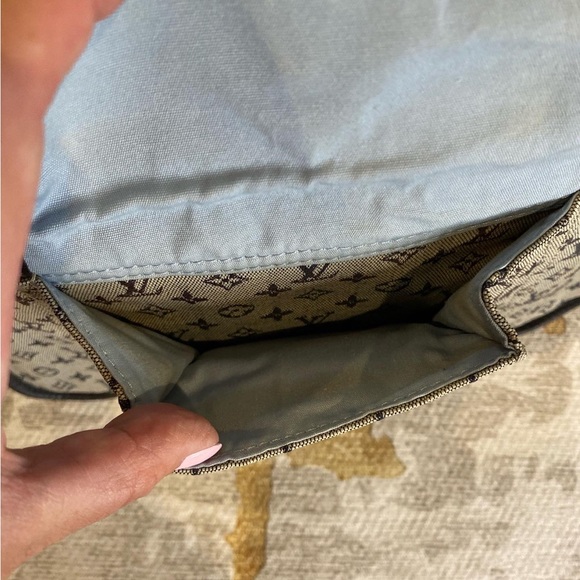 Louis Vuitton Min Lin Mary Kate Crossbody Bag - Picture 4 of 7